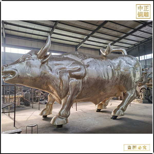 大华尔街牛摆件厂价 (图1)